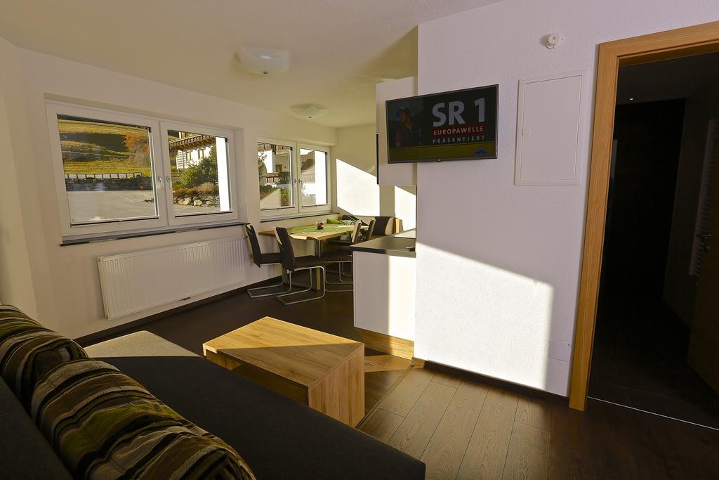 Ladis Living Apartment ภายนอก รูปภาพ