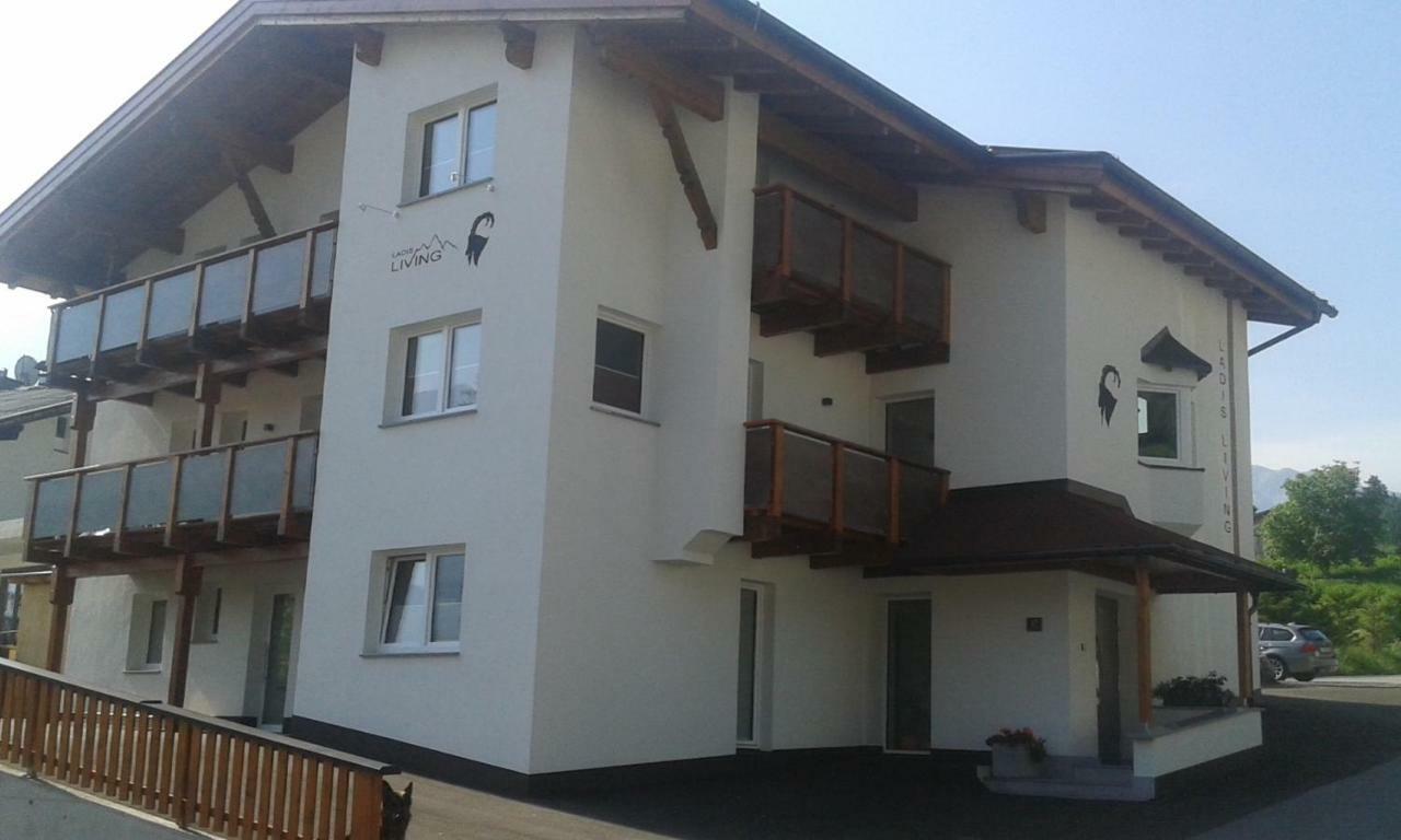 Ladis Living Apartment ภายนอก รูปภาพ